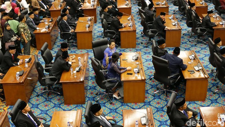 Ternyata! Anggota DPRD DKI Juga Gadaikan SK Demi Kredit Ternyata! Anggota DPRD DKI Juga Gadaikan SK Demi Kredit