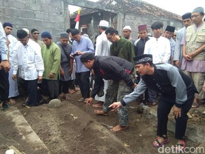 Ribuan Pelayat Hadiri Pemakaman Eks Panglima Laskar Jihad di Sleman