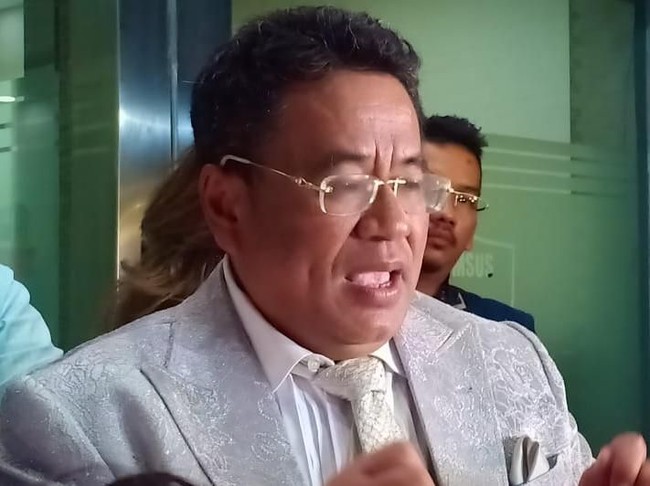Hotman Buka-bukaan Pernah Kencani Iis Dahlia Sebelum Meriam Bellina