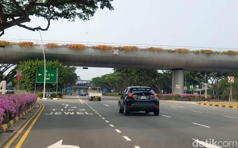 Lalu lintas Singapura. Foto: Luthfi Anshori Lalu lintas Singapura. Foto: Luthfi Anshori