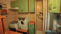 Begini nih jadinya kalau seseorang bingung mau desain dapur atau toilet. Terlihat seperti ada shower di dapur dan kompor di toilet. Foto: Istimewa