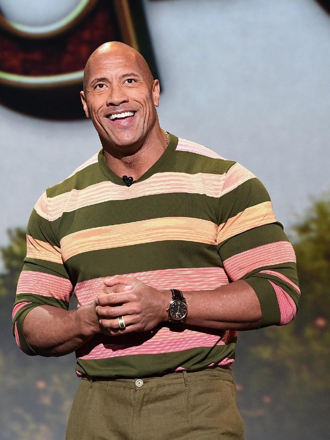 Akhirnya, di urutan pertama, adalah Dwayne Johnson. Ia mengenakan tarif USD 1 juta atau sekira Rp 14,4 miliar. Tarif itu untuk satu kali unggahan iklan di Instagram. Foto: Dok. The Walt Disney Company/Image Group LA