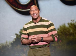 Dwayne Johnson Raih The Male Movie Star of 2021 PCA