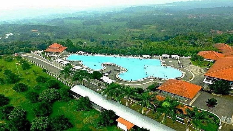 Seputar Giri Tirta Kahuripan Resort di Atas Awan yang Keren