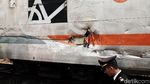 Bus Karyawan Ringsek Ditabrak Kereta di Karawang