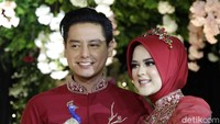 Roger Danuarta dan Cut Meyriska saat ditemui di acara resepsi pernikahannya di Ritz Carlton, Jakarta Selatan pada akhir pekan lalu. Pool/Ismail/detikFoto.