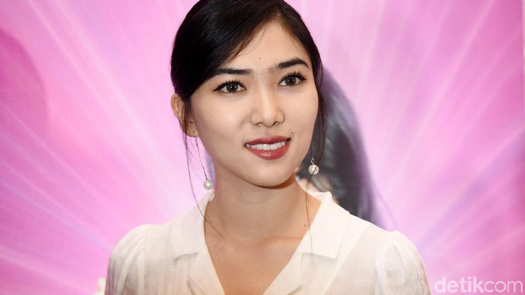 Cita-cita Isyana: Jadi Tukul Cita-cita Isyana: Jadi Tukul