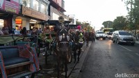 Kalau kamu mau naik, silakan datang ke Jalan Malioboro. Di sana terdapat beberapa shelter untuk naik GrabAndong (Elmy Tasya Khairally/detikcom)