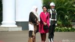 Potret Permaisuri Malaysia Berbalut Kebaya Batik di Istana