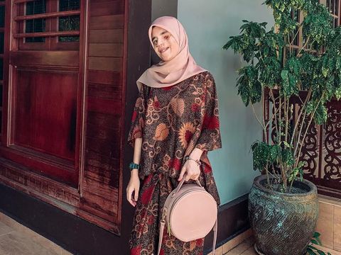 Mahasiswi yang Separuh Wajahnya Rusak Ini Viral, Tampil PD Foto #OOTD