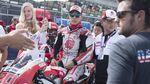 Si Manis Berpayung di MotoGP Inggris