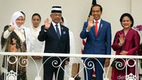 Presiden Joko Widodo (Jokowi) didampingi Ibu Negara Iriana Joko Widodo menerima kunjungan kenegaraan Raja Malaysia Yang Dipertuan Agong Malaysia Al- Sultan Abdullah Ri’ayatauddin Al Mustafa Billah Shah beserta Raja Permaisuri Agung Tunku Hajah Azizah Aminah Maimunah Iskandariah di Istana Kepresidenan, Bogor, Selasa (27/08/2019).