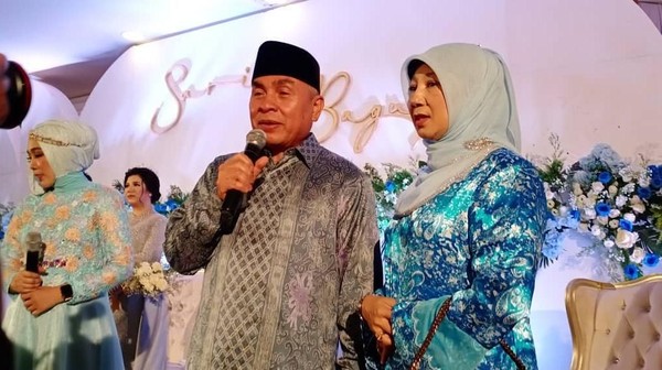 Mengintip Momen Kulineran Gubernur Kaltim, Isran Noor dan Istrinya