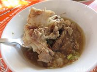 Maknyus! Di Sini Ada Bakso Rusuk yang Tebal Dagingnya