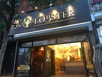 Bukan Berlapis Saus, Lobster Mewah Ini Disajikan dengan Emas