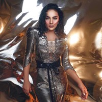 Inilah gaya cetar Krisdayanti dalam pemotretan terbaru. Dalam keterangan foto sang fotografer di Instagramnya, pemotretan tersebut dalam rangka Krisdayanti akan tampil keliling Los Angeles. Foto: FD PHOTOGRAPHY/ Instagram @fdphotography90