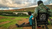 Adalah Wheel the World, sebuah startup travel yang dikhususkan bagi orang difabel. Startup ini diinisiasi oleh sepasang sahabat bernama Alvaro Silberstein dan Camilo Navarro (@wheeltheworld/Instagram)
