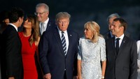 Momen ini terjepret kamera dan menjadi perbincangan hangat di media sosial. Beberapa pengguna media sosial melontarkan lelucon dengan menyebut bahwa Melania mungkin lebih memilih Prince Charming dari Kanada dibanding suaminya sendiri. Foto: REUTERS/Christian Hartmann