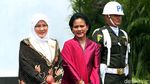 Potret Permaisuri Malaysia Berbalut Kebaya Batik di Istana