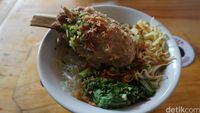 Maknyus! Di Sini Ada Bakso Rusuk yang Tebal Dagingnya