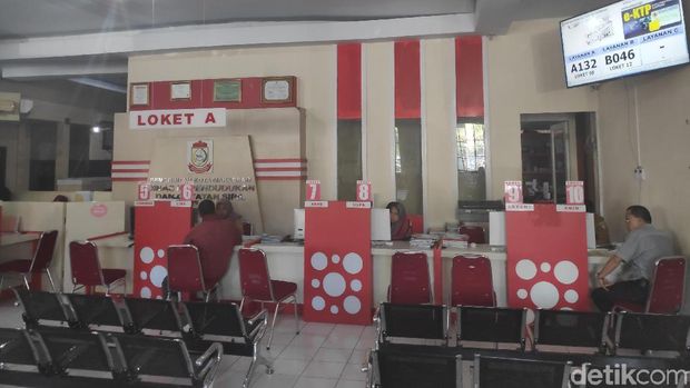 Loket layanan Disdukcapil Makassar, Selasa (27/8/2019)