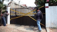 Pada Minggu (25/8/2019), sekitar 07.00 WIB, AK dan KV menuju ke SPBU Cirendeu untuk mengambil mobil B-2983-SZH berisikan mayat Edi dan Adi. KV membawa mobil tersebut ke Cidahu Sukabumi. Sedangkan AK mengendarai mobilnya nopol B-2620-BZM. Polisi masih mendalami kasus ini. Selain itu, personel Satreskrim Polres Sukabumi tengah memburu empat eksekutor.
