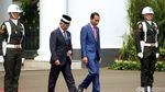 Senyum Jokowi Saat Terima Kedatangan Raja Malaysia di Istana Bogor