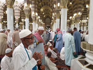 Ini Amalan Paling Afdol Selama di Kota Nabi