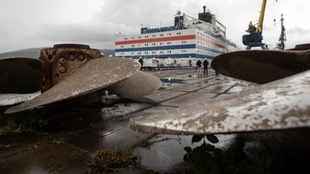 Akademik Lomonosov akan pula mensuplai listrik di pertambangan minyak tengah laut milik Rusia. Ide lainnya adalah menjadikannya semacam pabrik penyulingan air untuk menyediakan minuman di lokasi terpencil. Foto: Reuters