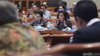 Khusus yang PBPU, Mantan Direktur Pelaksana Bank Dunia ini mengaku mengusulkan lebih besar, untuk kelas 2 menjadi Rp 110.000 per bulan, dan kelas 1 Rp 160.000 per bulan.