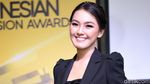 Terpikat Senyum Manis Ana Riana
