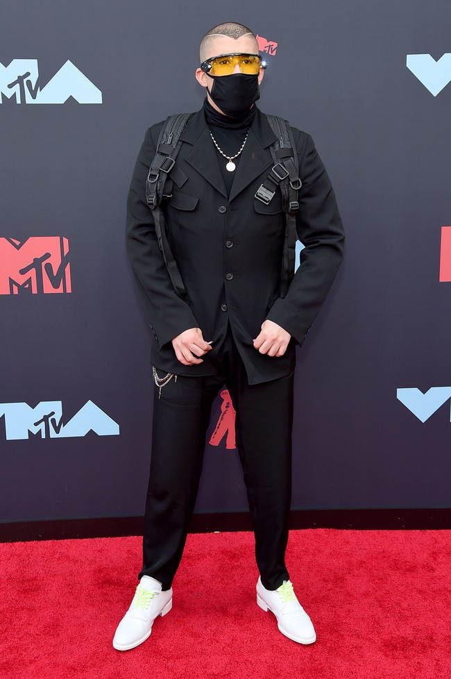 Ada pula rapper Bad Bunny. Dia benar-benar sopan dan ramah. Dia bahkan menyodorkan tangannya untuk menyalamiku dan aku langsung terpesona, ungkap Cindy. (Foto: Jamie McCarthy/Getty Images)