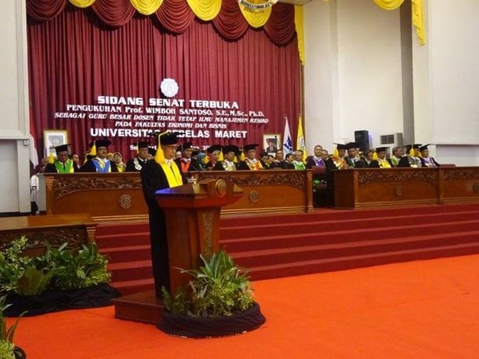 Wimboh Santoso dalam pidato pengukuhan guru besar tidak tetap di UNS (Foto: dok. detikcom) Wimboh Santoso dalam pidato pengukuhan guru besar tidak tetap di UNS (Foto: dok. detikcom)
