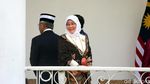 Potret Permaisuri Malaysia Berbalut Kebaya Batik di Istana