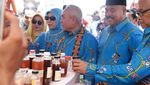 Mengintip Momen Kulineran Gubernur Kaltim, Isran Noor dan Istrinya