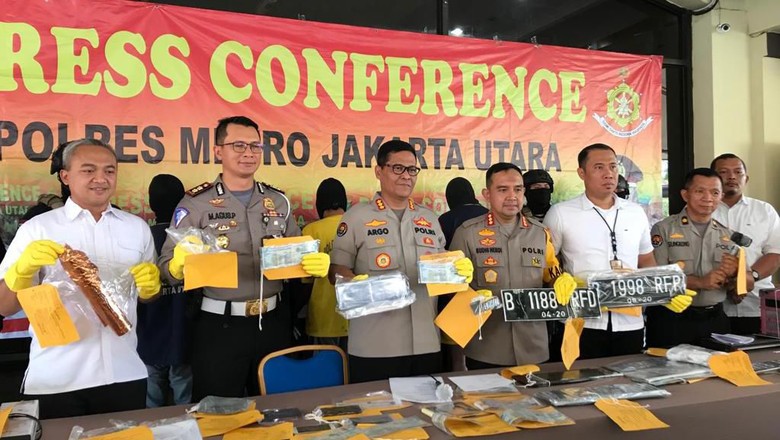 Polisi Tegaskan Pelat Nomor Rahasia RFP Tak Dijual untuk Umum Polisi Tegaskan Pelat Nomor Rahasia RFP Tak Dijual untuk Umum