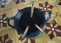 Canting dan lilin untuk membatik (Tasya/detikcom)