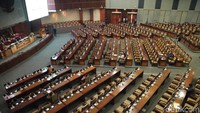 Agenda rapat paripurna hari ini yakni laporan implementasi Reformasi DPR RI. Kemudian tanggapan pemerintah terhadap pandangan fraksi-fraksi atas RUU tentang APBN Tahun Anggaran 2020 beserta Nota Keuangannya. Agenda selanjutnya dalam rapat paripurna, akan ditetapkan susunan dan keanggotaan fraksi-fraksi pada Alat Kelengkapan Dewan (AKD).