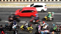 Sejumlah warga difabel melakukan pawai di di sepanjang Jalan Thamrin, Jakarta Pusat, Selasa (27/8/2019).