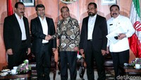 DPD RI mendorong diplomasi Parlemen Iran dalam rangka menjalin hubungan bilateral kedua negara, terutama dalam bidang perdagangan dan ekonomi antara Indonesia dengan Iran. Hal tersebut pun disampaikan dalam pertemuan Wakil Ketua DPD RI dengan perwakilan Iran di Kompleks Parlemen, Jakarta.