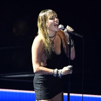 Miley Cyrus, ChinaBeberapa selebriti dilarang untuk masuk ke China. Salah satunya adalah Miley yang dituduh merendahkan China ketika membintangi serial Hannah Montana. Ketika itu, ia membuat ekspresi meniru orang Asia yang dianggap menyinggung. Karenanya, mantan istri Liam Hemsworth itu dilarang untuk tampil di sana. Foto: Noam Galai/Getty Images