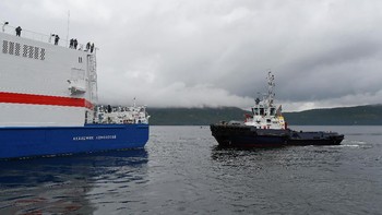 Untuk mengoperasikannya, ada sekitar 70 kru yang dibawa. Foto: Reuters