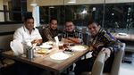 Momen Makan Abdul Gafur, Bupati Penajam Paser Utara Bersama Teman-teman