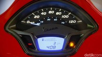Layar speedometer LCD dengan grafis pun membuat tampilan panel instrumen lebih jelas.