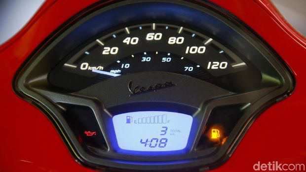 Layar LCD baru Vespa LX 125