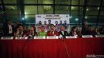 Kalung Bunga Sambut Hendra/Ahsan di Tanah Air