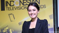 Pastinya banyak yang jatuh hati dengan artis berusia 27 tahun itu. Pool/Noel/detikFoto.