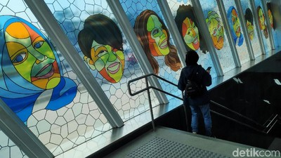 Ragam Seni yang Mempercantik Halte dan Stasiun MRT