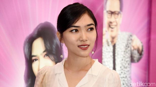 Isyana Sarasvati saat ditemui di kawasan Kebon Jeruk.