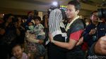 Kalung Bunga Sambut Hendra/Ahsan di Tanah Air